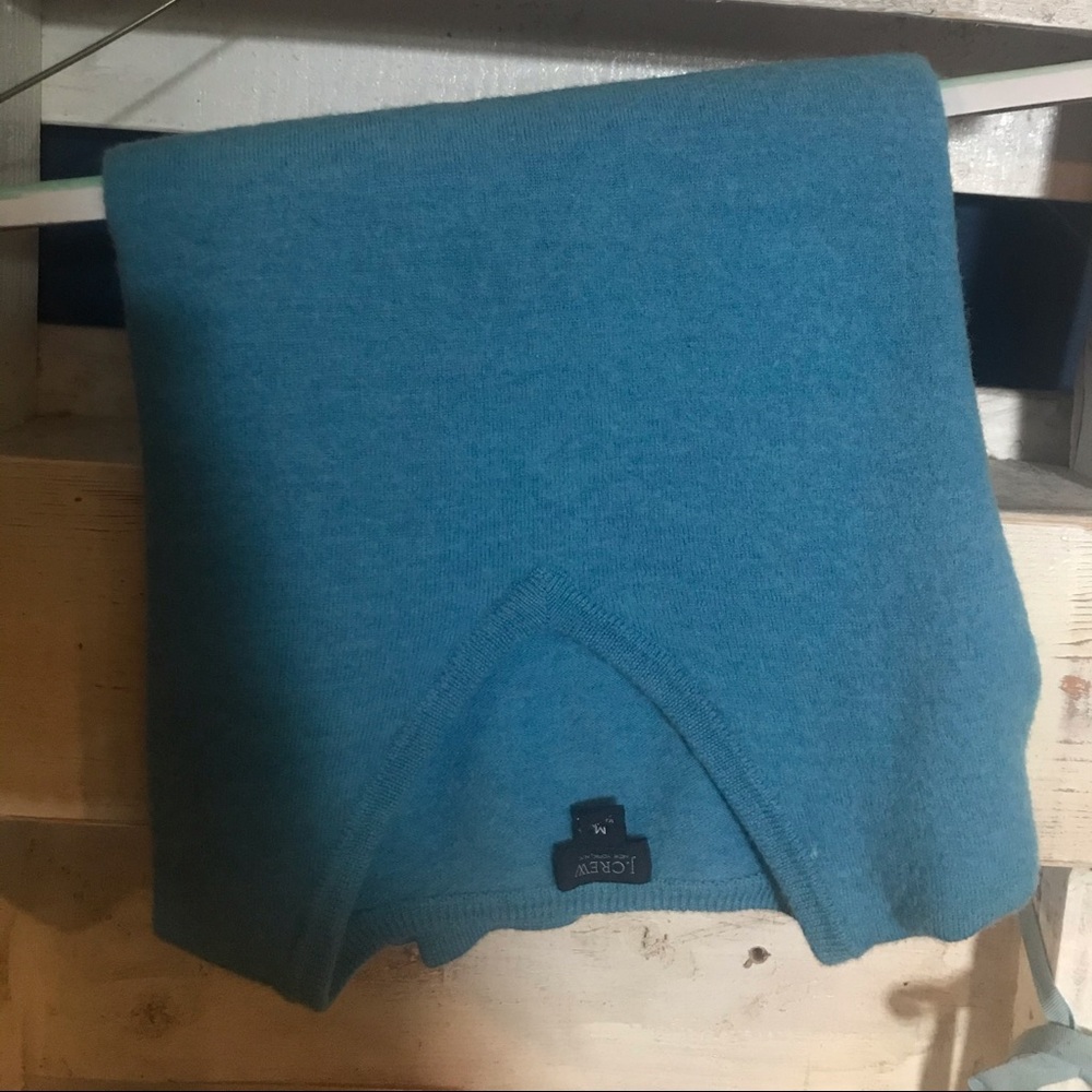 Pristine v neck blend j crew sweater